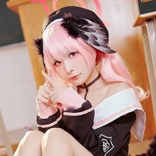 Momo Cosplay Model