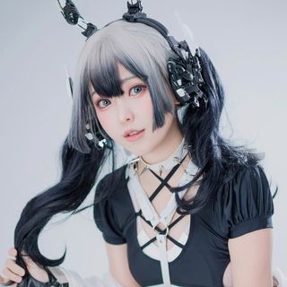 eeelyeee Cosplay Model