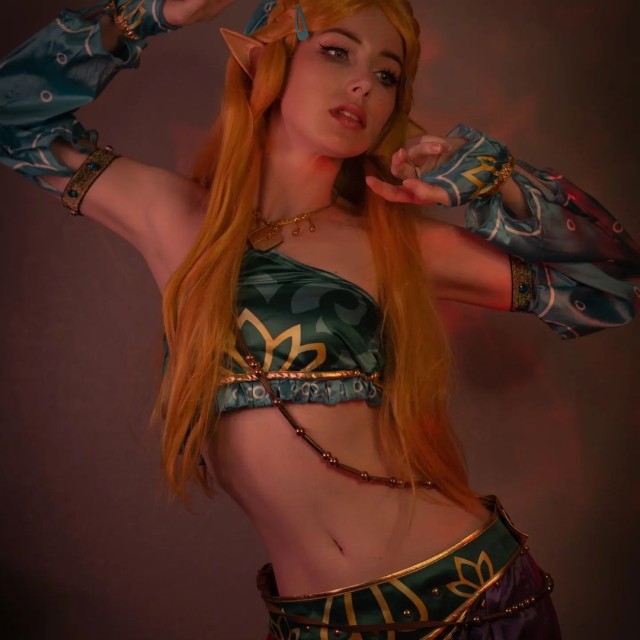 I'm going skating tonight wheeeeeee.cos & wig: @miccostumes...#Zelda #legendofzeldacosplay #legendofzelda...