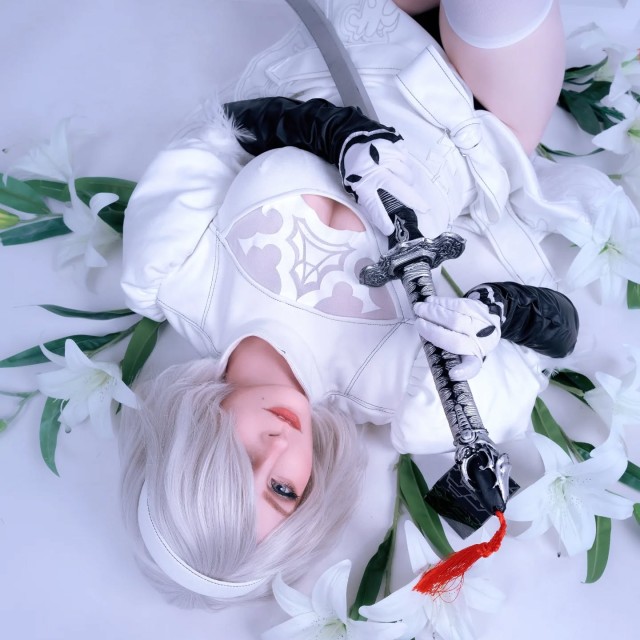 Heya! Last 2B photo (for now 😈) is here and...