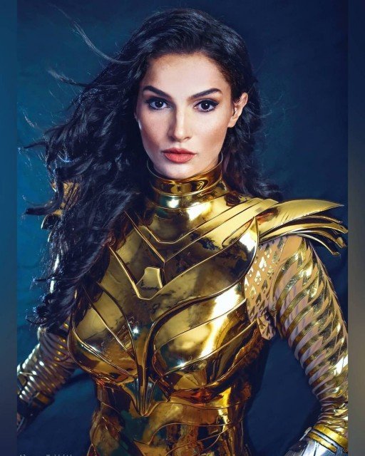 #WonderWoman 1984 Cosplay ✨💖Gold Armor By: @laura.kyonlee#wonderwomancosplay #galgadot #dccosplay