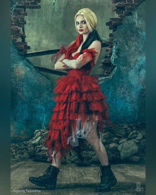 " I am walking back and forth! " 😡🖤Harley Quinn...