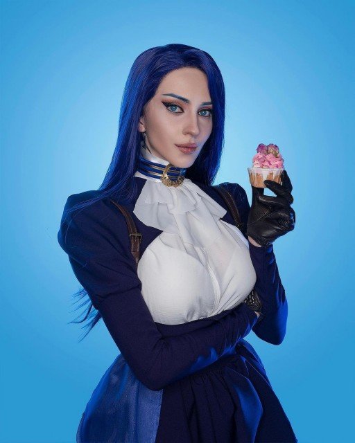 On more photo of Cupcake with cupcake🧁-Photo by @akunohako 🖤-Costume...